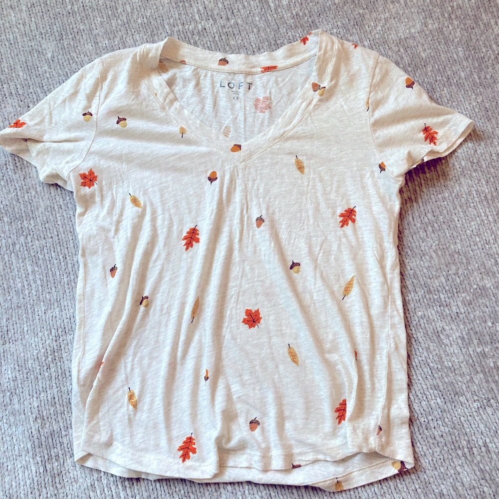 Ann Taylor Loft Acorn Leaf Everyday V-Neck Tee Fall Autumn‎ XS